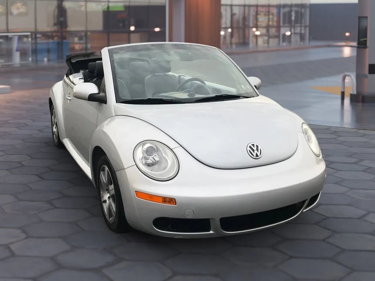 Used 2006 Volkswagen Beetle Convertible w/ Package 1 image 7