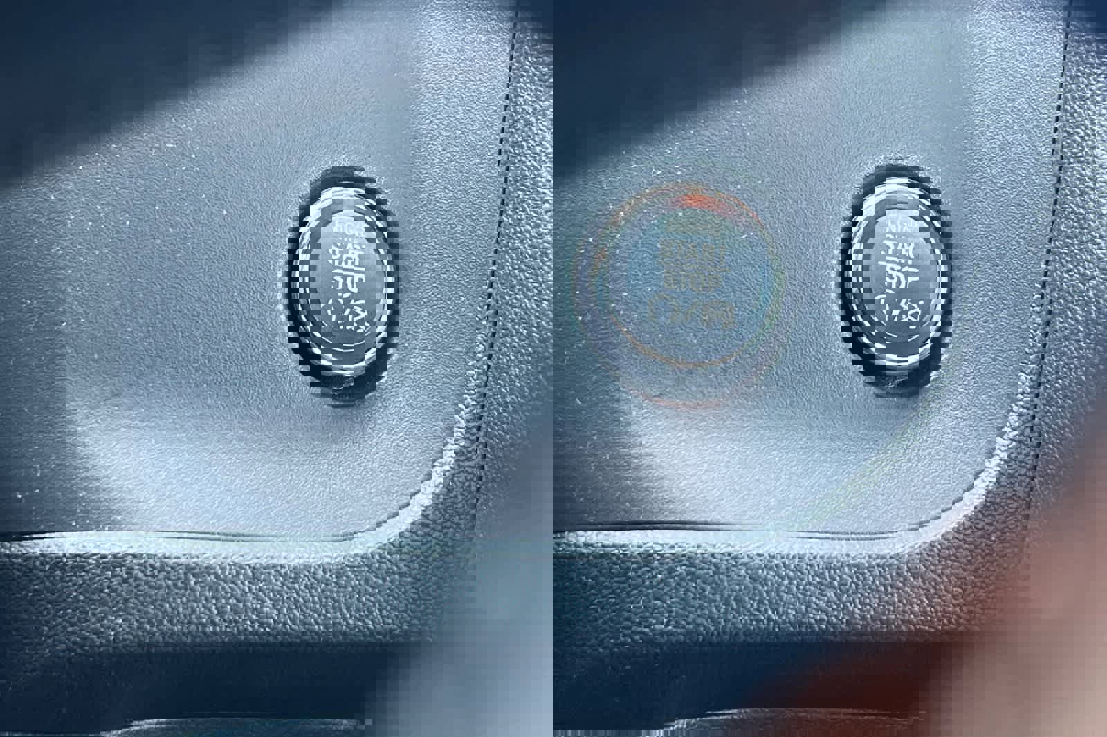 Used 2014 Dodge Challenger SXT image 24