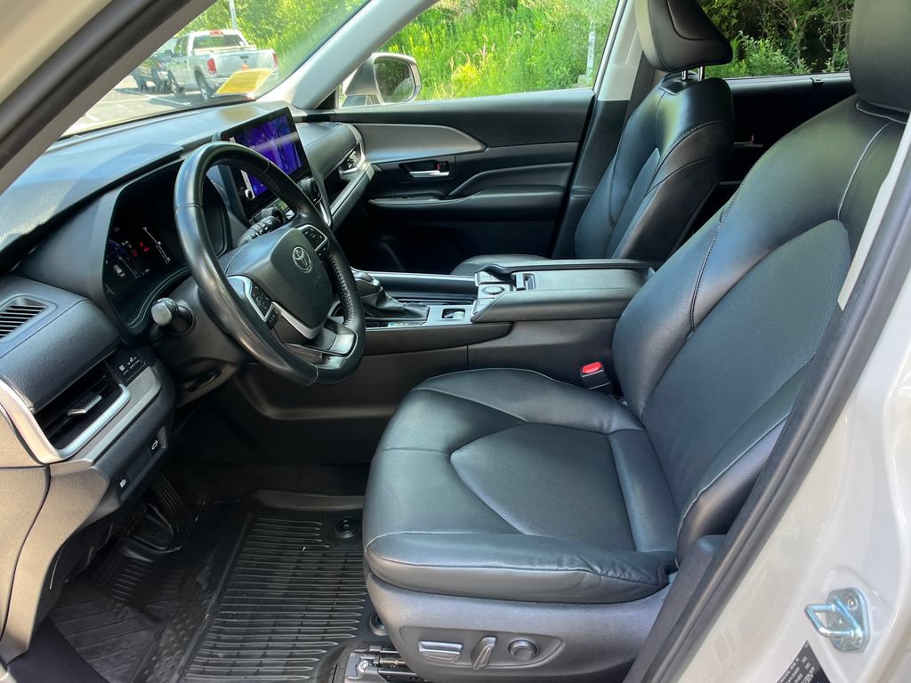 Certified 2024 Toyota Grand Highlander AWD image 9