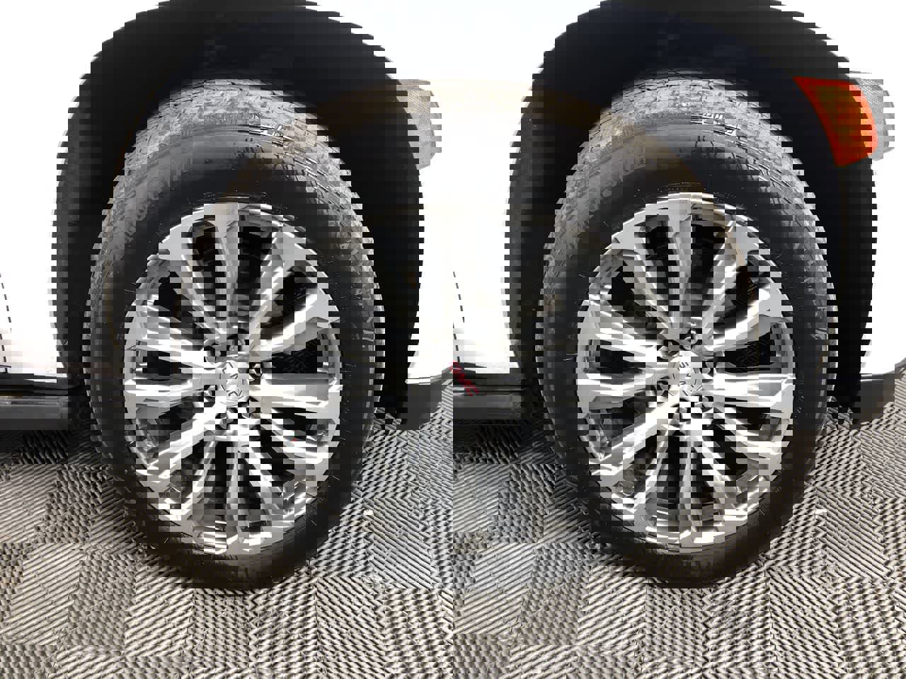 Used 2022 GMC Yukon Denali w/ Denali Premium Package image 10