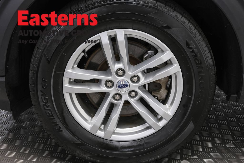 Used 2023 Ford Explorer XLT w/ Equipment Group 202A AWD/4WD image 32