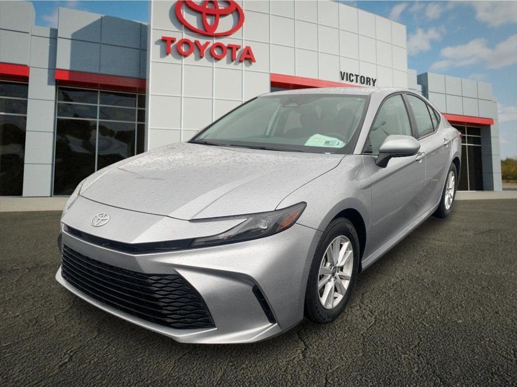 Used 2025 Toyota Camry LE image 7