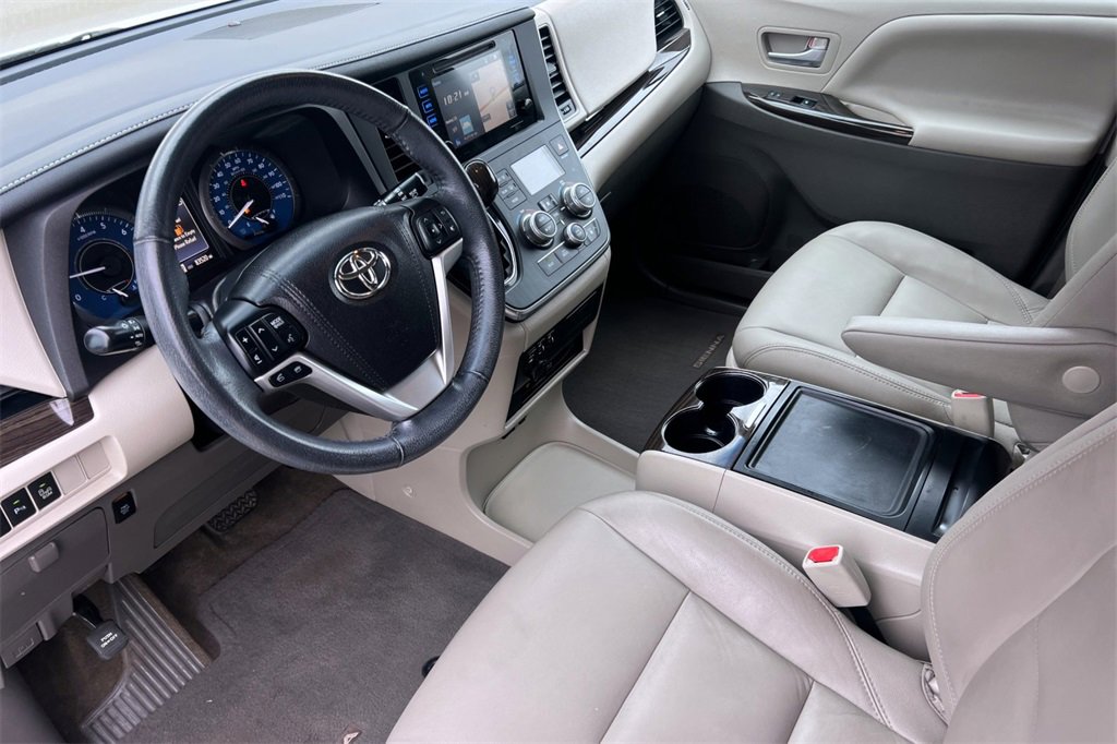 Certified 2017 Toyota Sienna Limited image 12