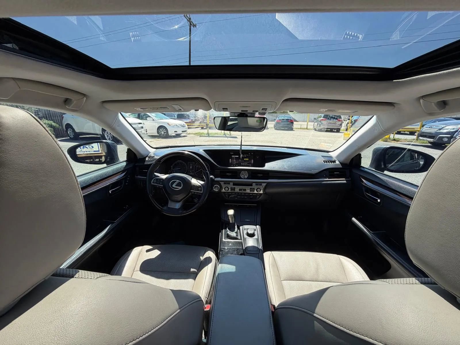 Used 2016 Lexus ES 350 w/ Premium Package w/Wood Trim FWD image 11