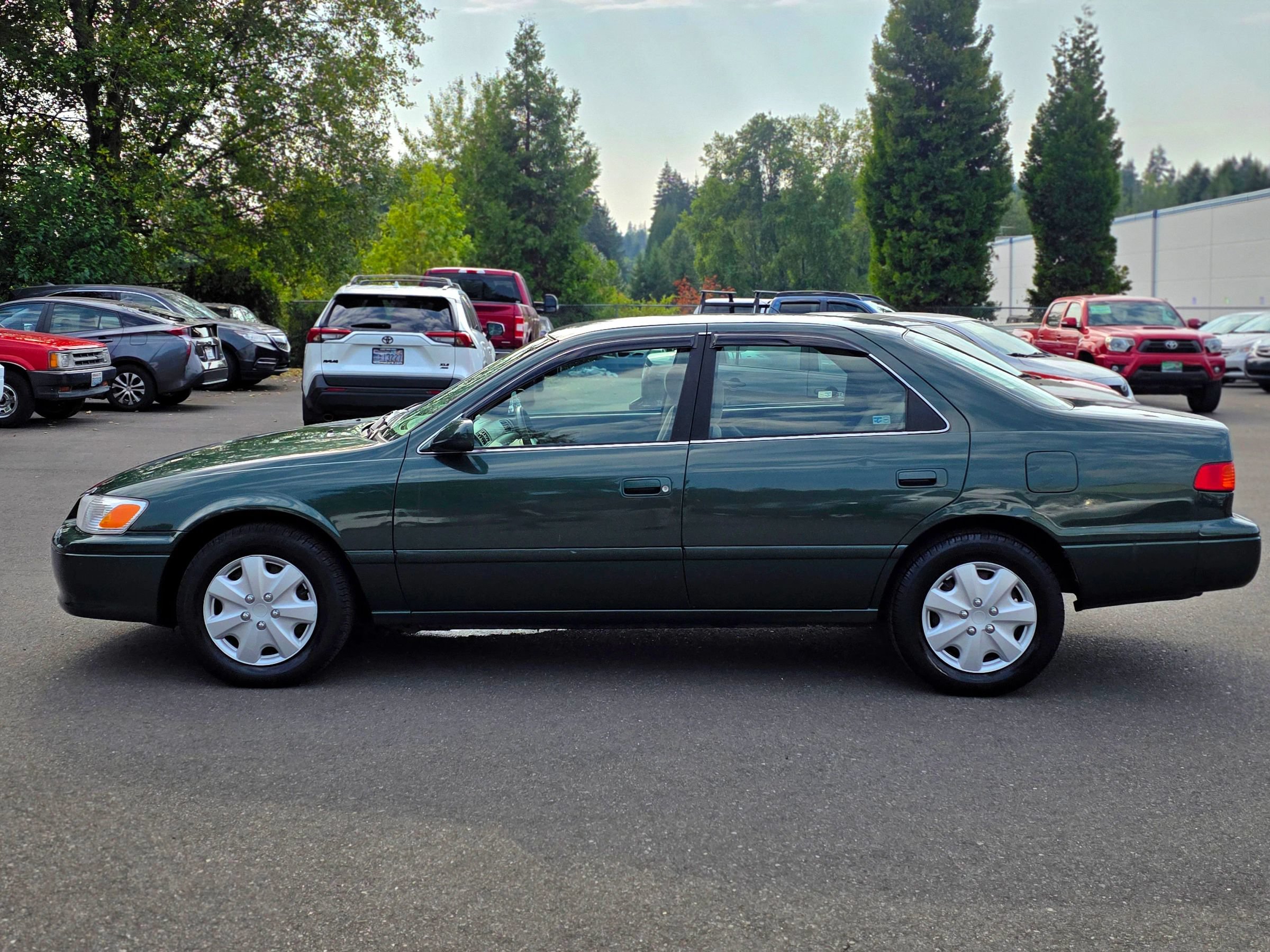 Used 2000 Toyota Camry LE FWD image 4