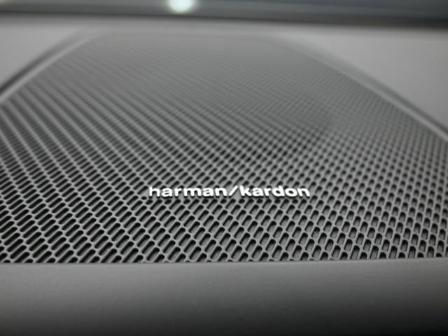 Used 2023 Volvo XC60 B6 Ultimate w/ Protection Package Premier image 30