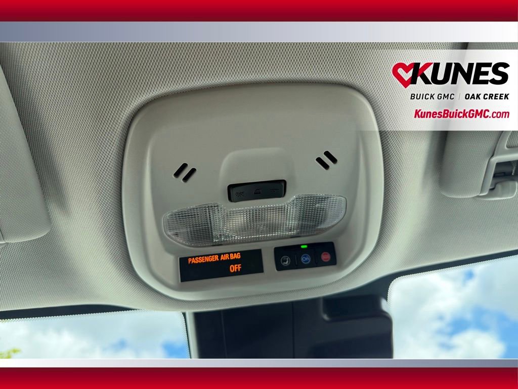 Used 2025 Chevrolet Trax LT FWD image 17