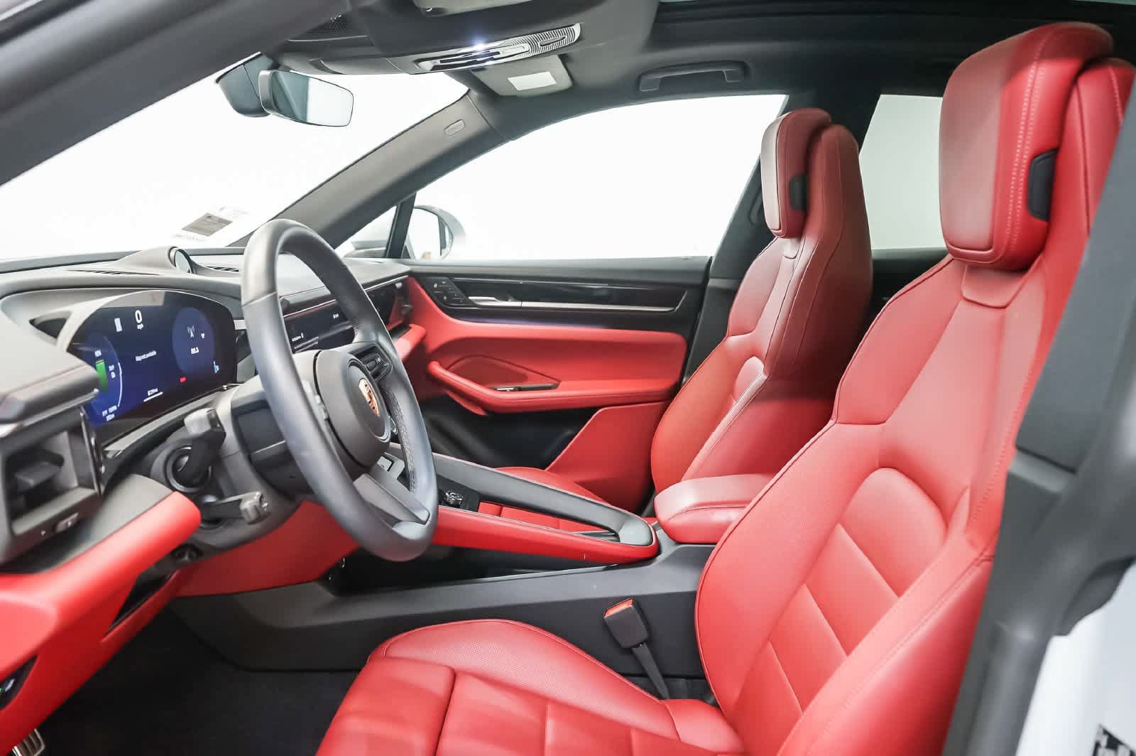 Certified 2025 Porsche Macan 4S Electric AWD/4WD image 23