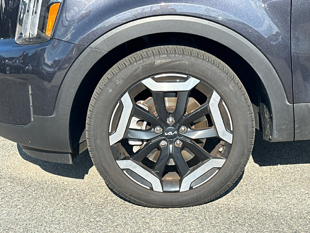 Certified 2025 Kia Telluride EX w/ EX Captain's Chair Package AWD/4WD image 11