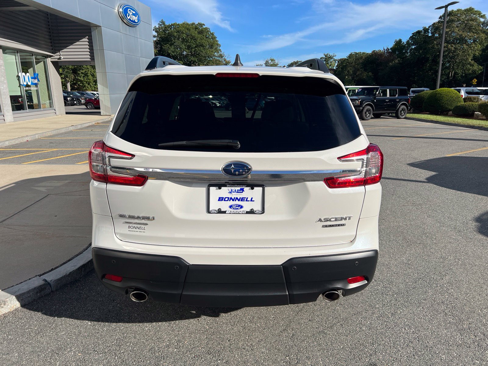 Used 2023 Subaru Ascent Limited w/ Technology Package AWD/4WD image 6