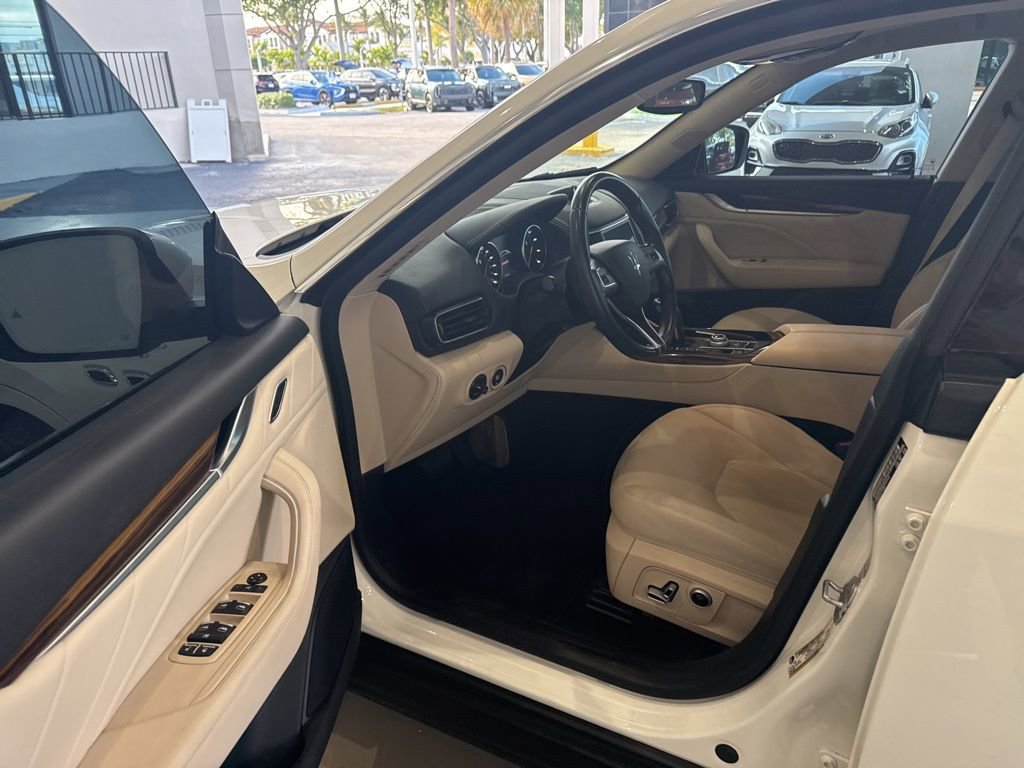 Used 2022 Maserati Levante GT AWD/4WD image 9