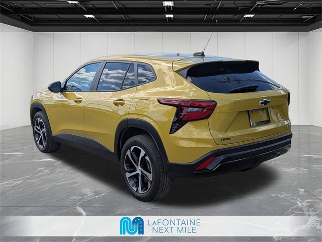 Used 2024 Chevrolet Trax RS w/ Sunroof Package image 3