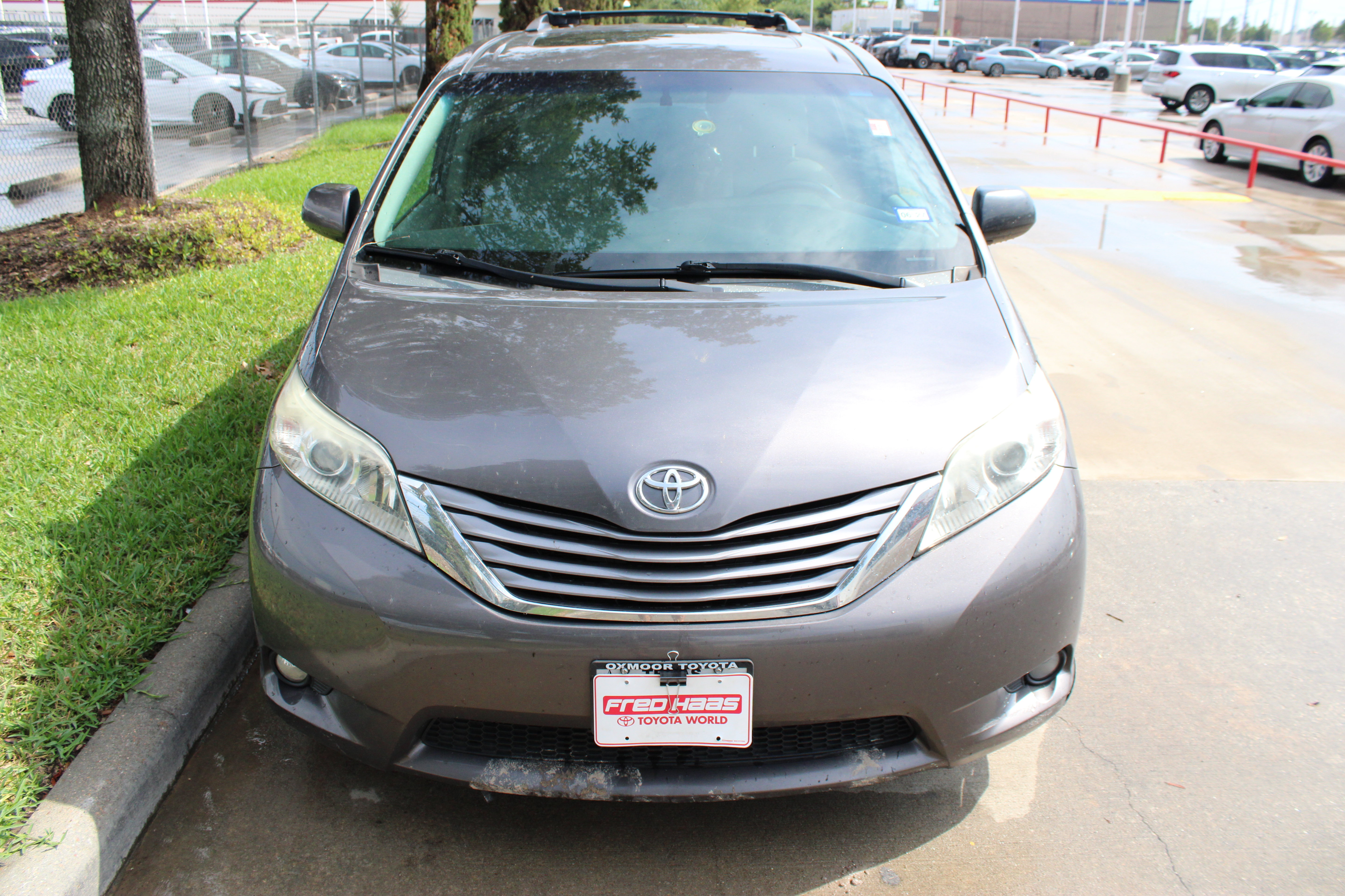 Used 2015 Toyota Sienna XLE AWD/4WD image 3