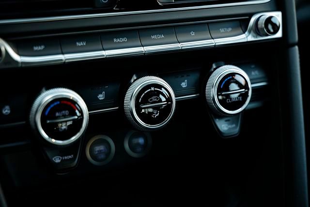 Used 2023 Genesis G70 2.0T image 37