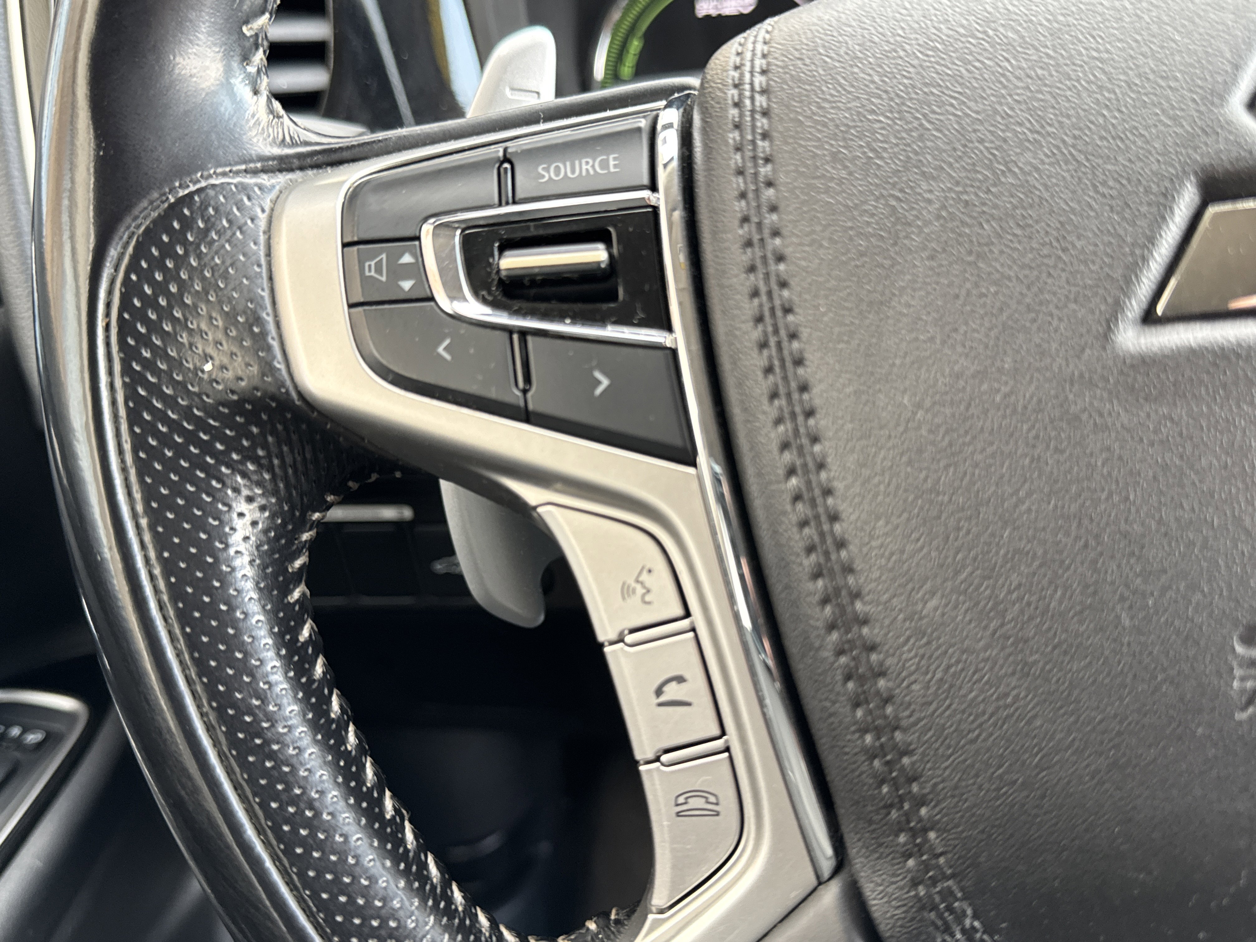 Used 2018 Mitsubishi Outlander SEL AWD/4WD image 18