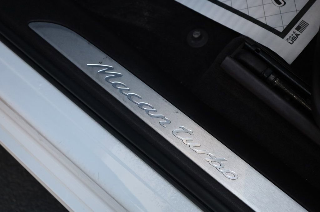 Used 2015 Porsche Macan Turbo image 14
