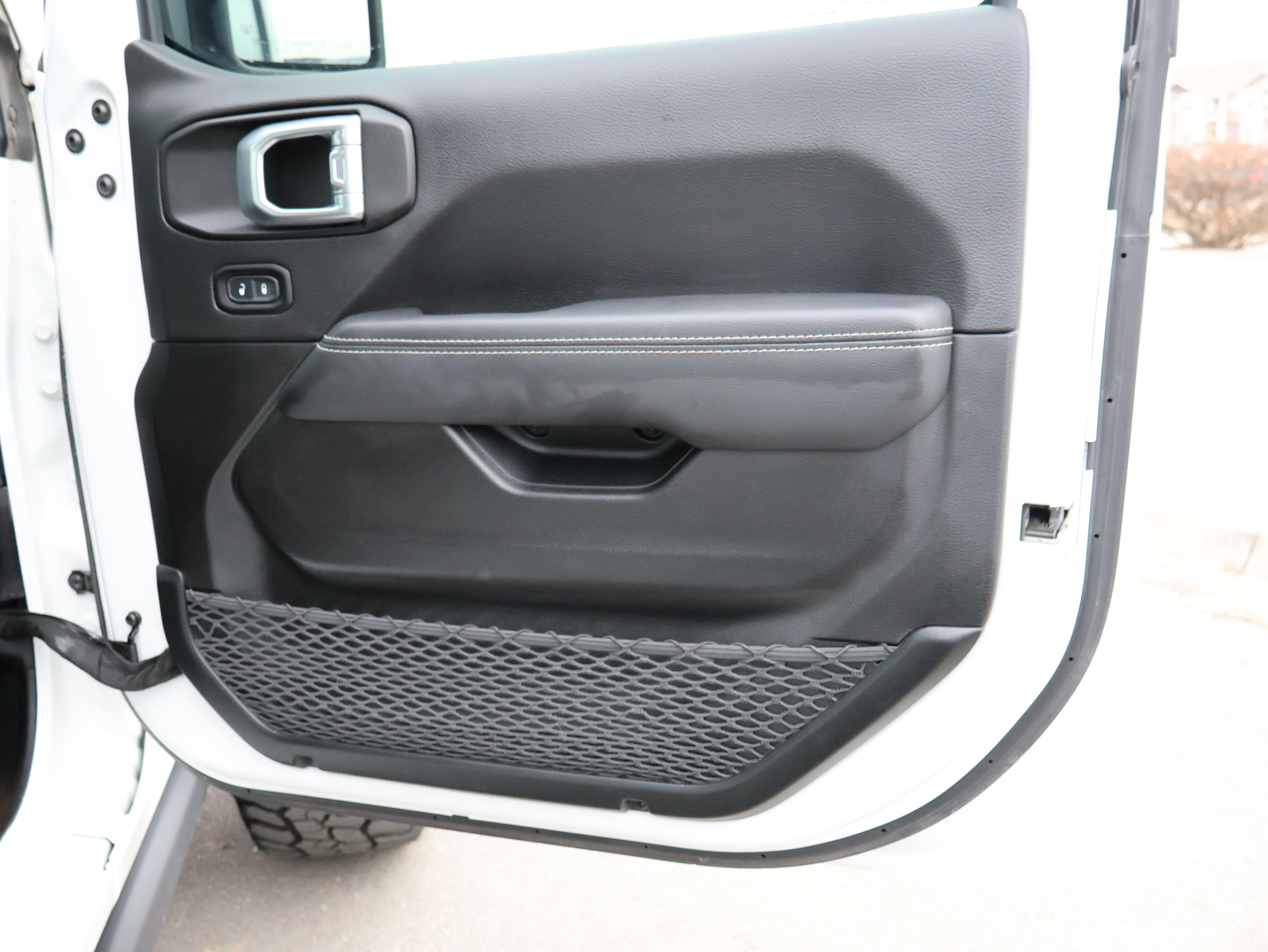 Used 2021 Jeep Wrangler Unlimited Rubicon 4xe w/ Steel Bumper Group image 11