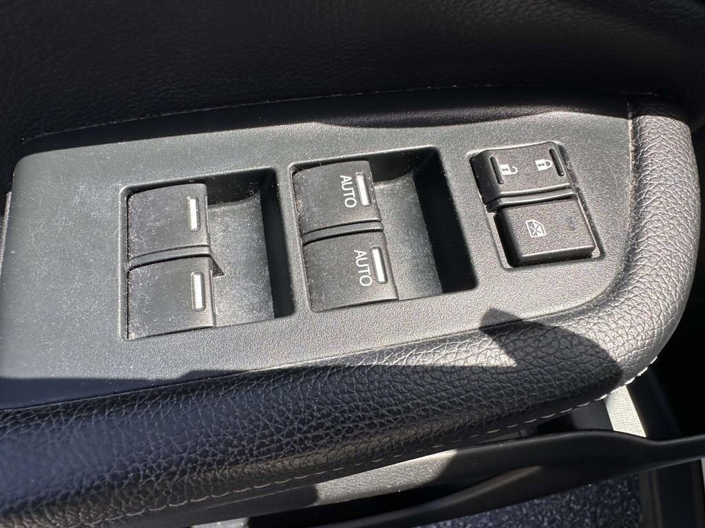 Used 2023 Honda Passport EX-L image 9
