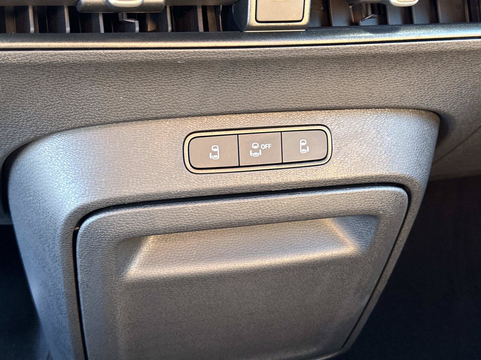 Certified 2025 Volkswagen ID. Buzz Pro S RWD image 16