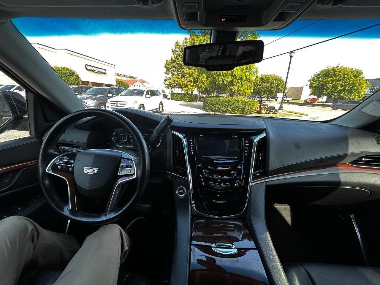 Used 2017 Cadillac Escalade 2WD image 18