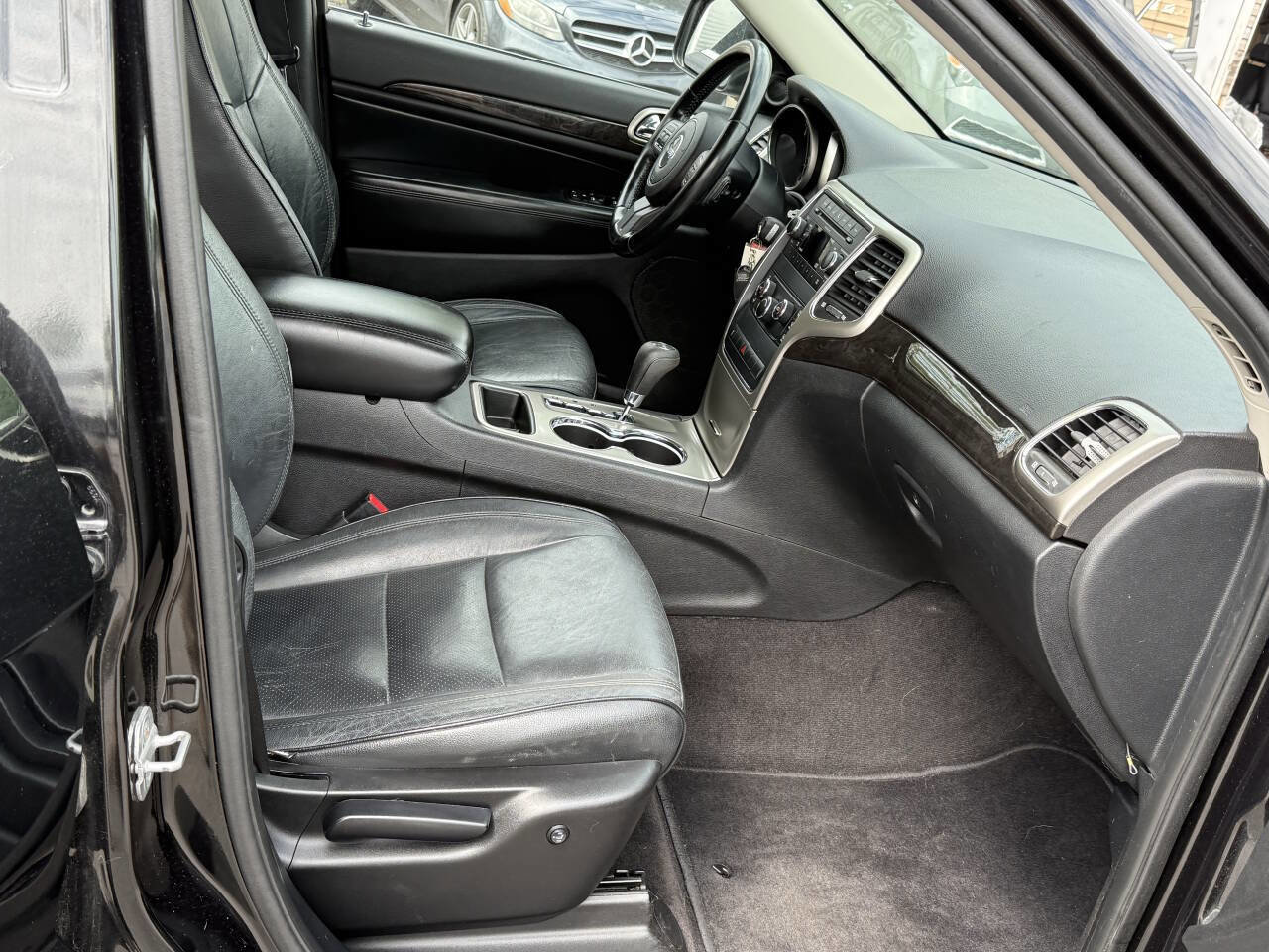 Used 2011 Jeep Grand Cherokee Laredo AWD/4WD image 14