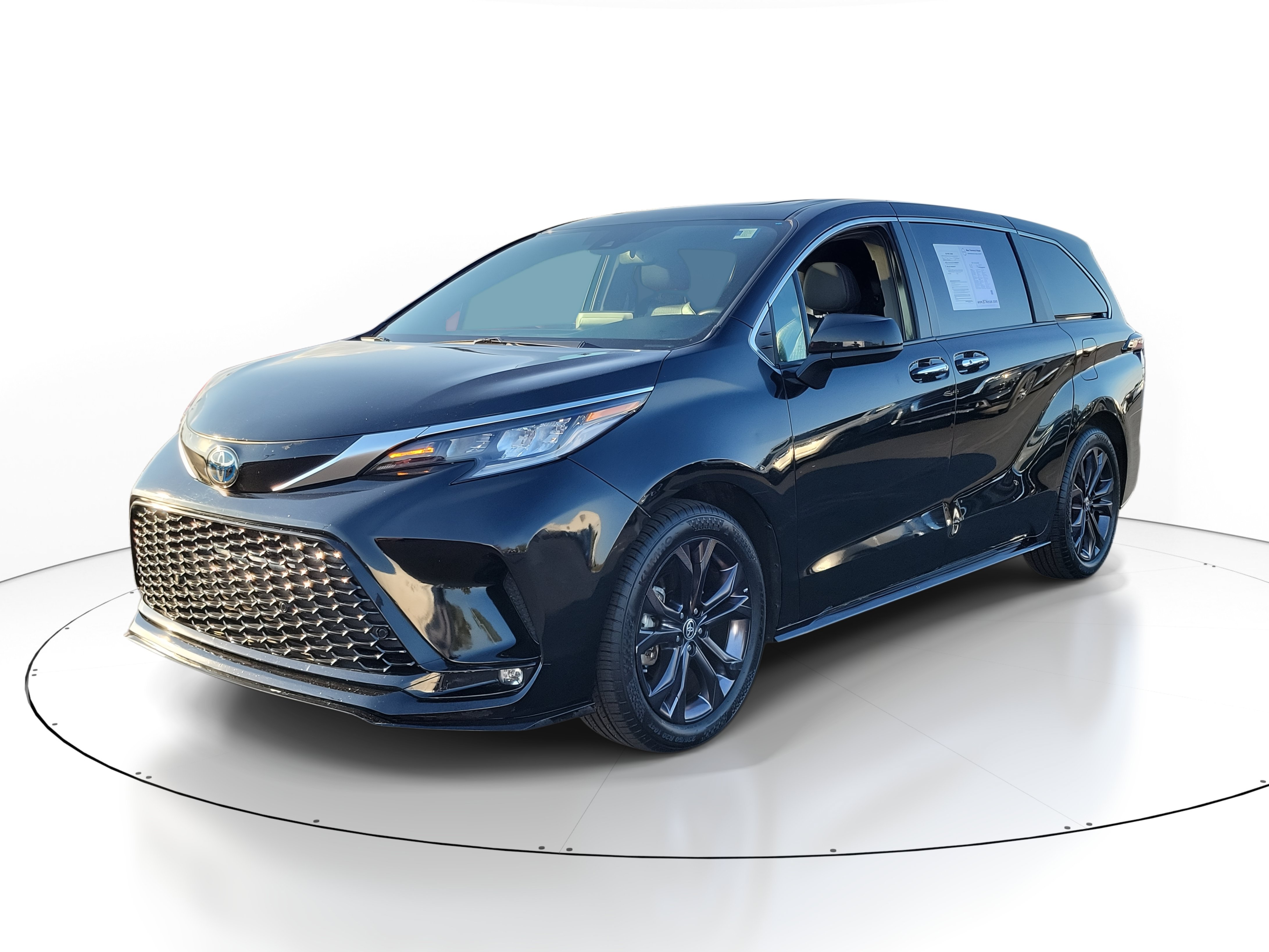 Used 2023 Toyota Sienna XSE FWD video 2