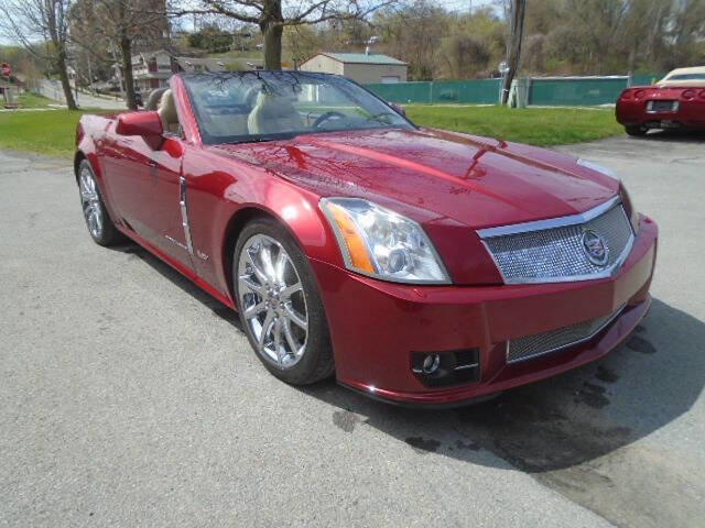 Used 2009 Cadillac XLR V RWD image 3