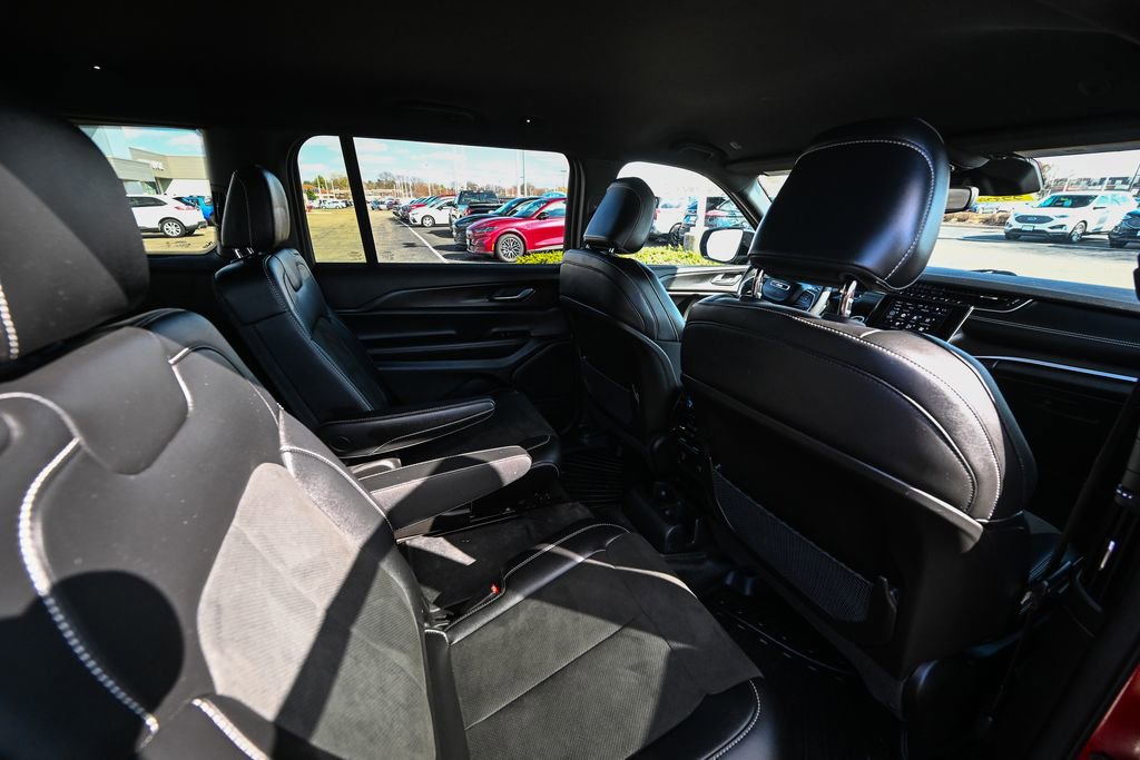 Used 2023 Jeep Grand Cherokee L Laredo image 29
