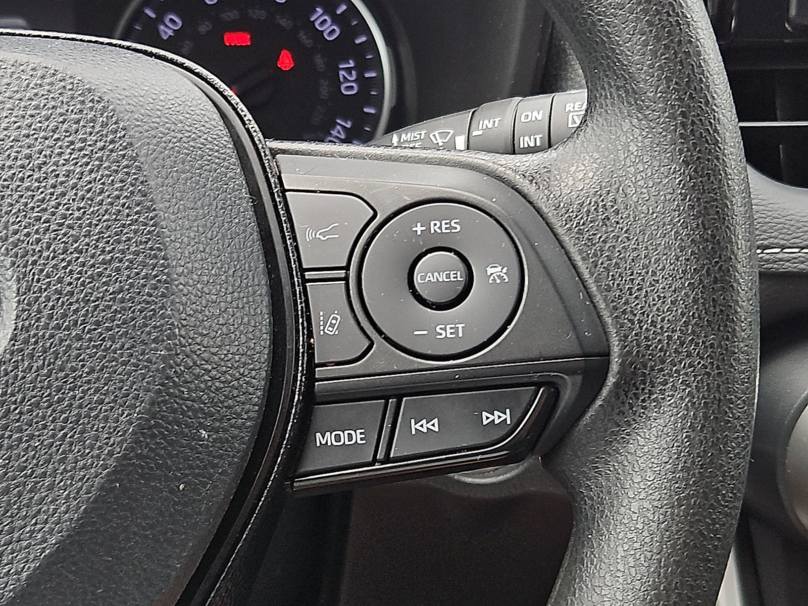 Used 2021 Toyota RAV4 XLE AWD/4WD image 21