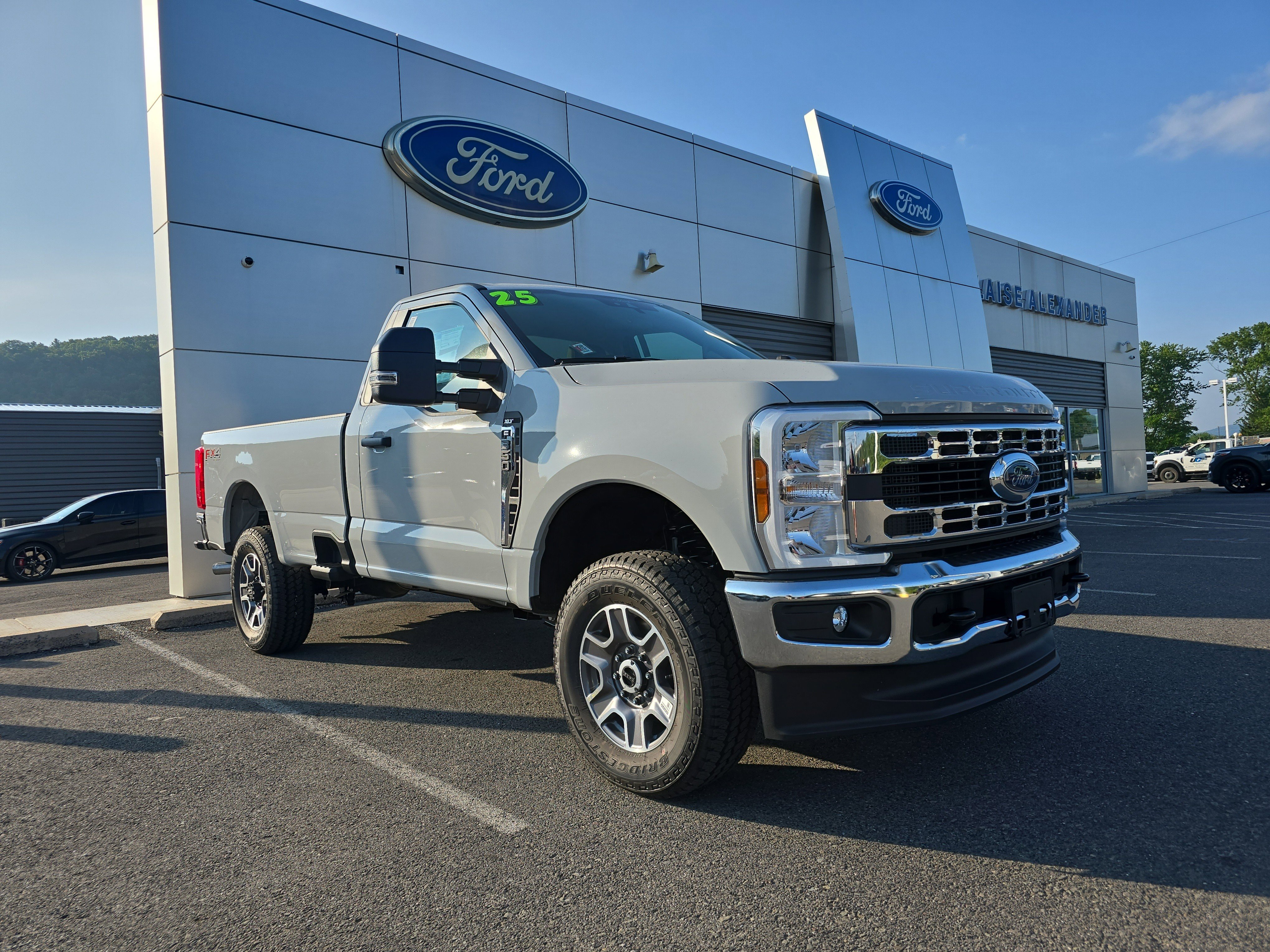 New 2025 Ford F350 XLT w/ FX4 Off-Road Package