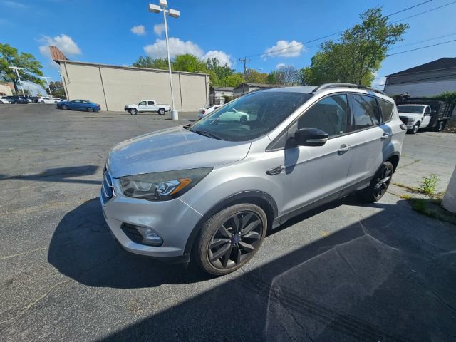Used 2017 Ford Escape Titanium image 2