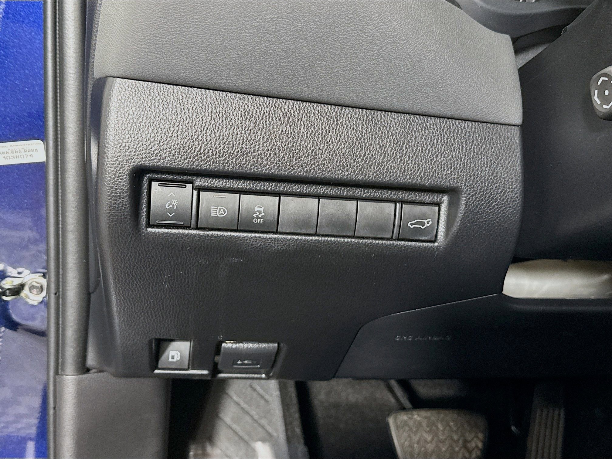 Certified 2021 Toyota Venza LE image 11