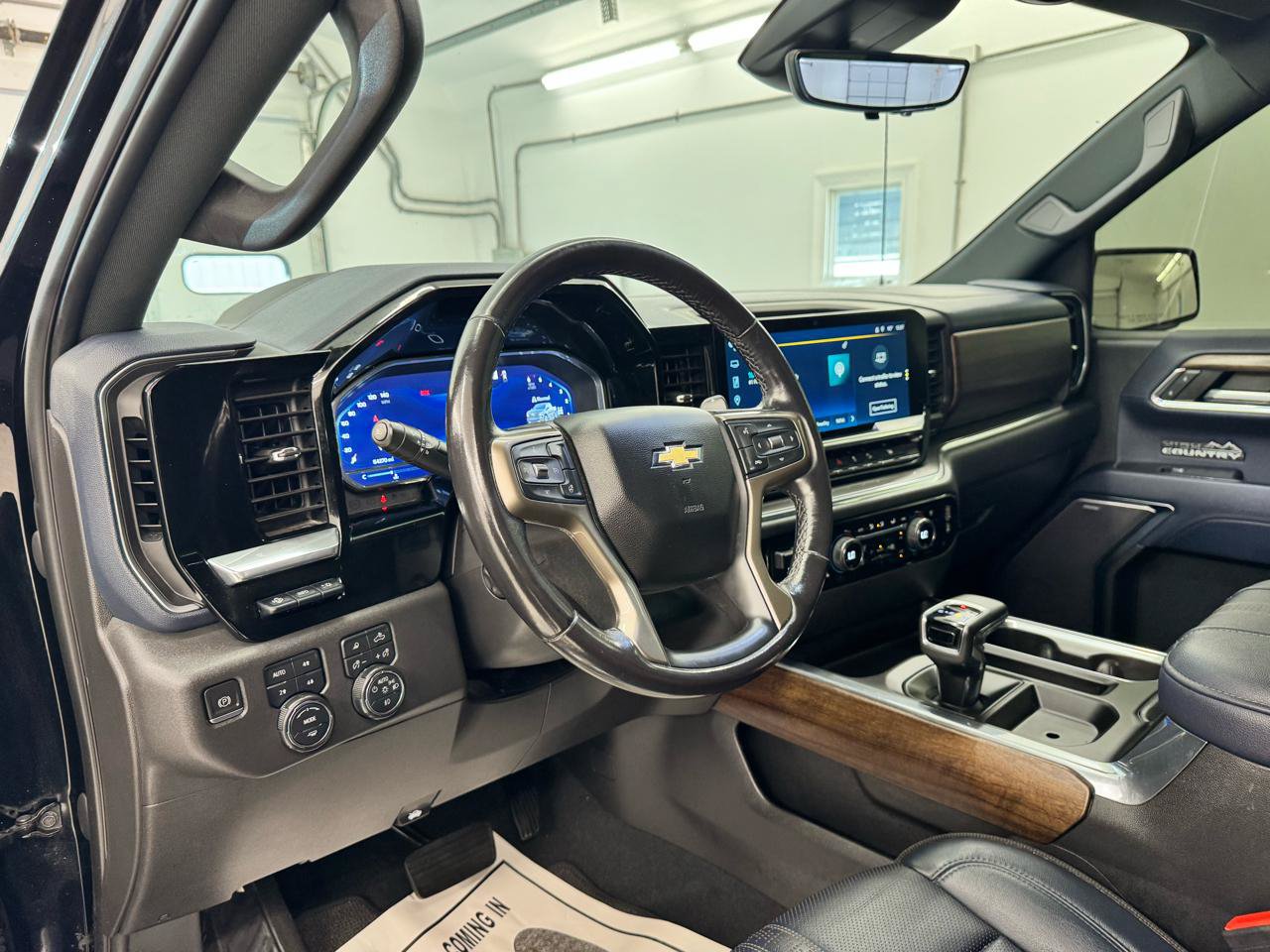 Used 2023 Chevrolet Silverado 1500 High Country w/ Technology Package AWD/4WD image 16