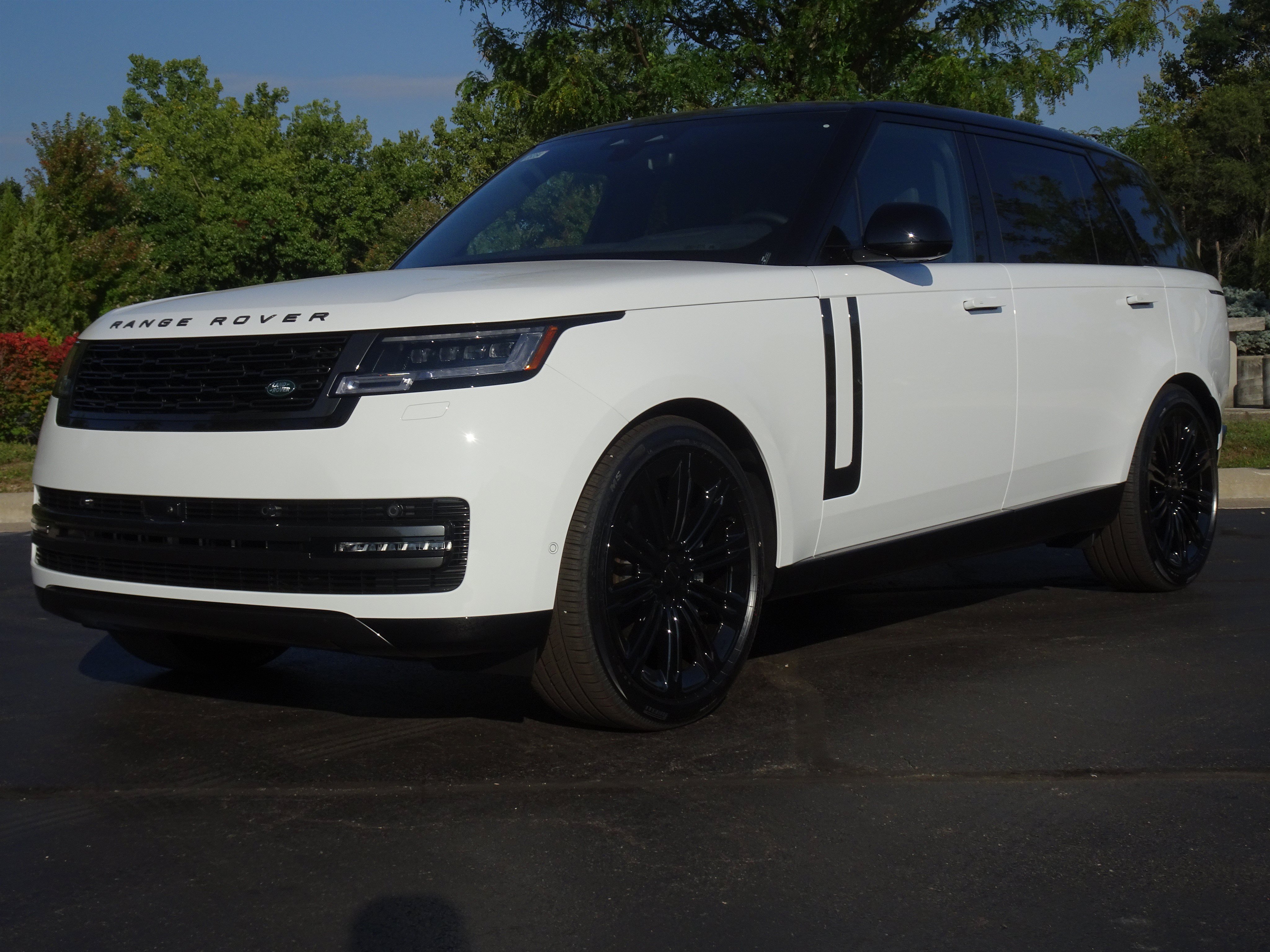 New 2026 Land Rover Range Rover Long Wheelbase SE AWD/4WD image 6