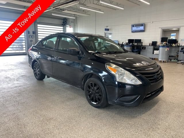 Used 2019 Nissan Versa SV FWD image 3