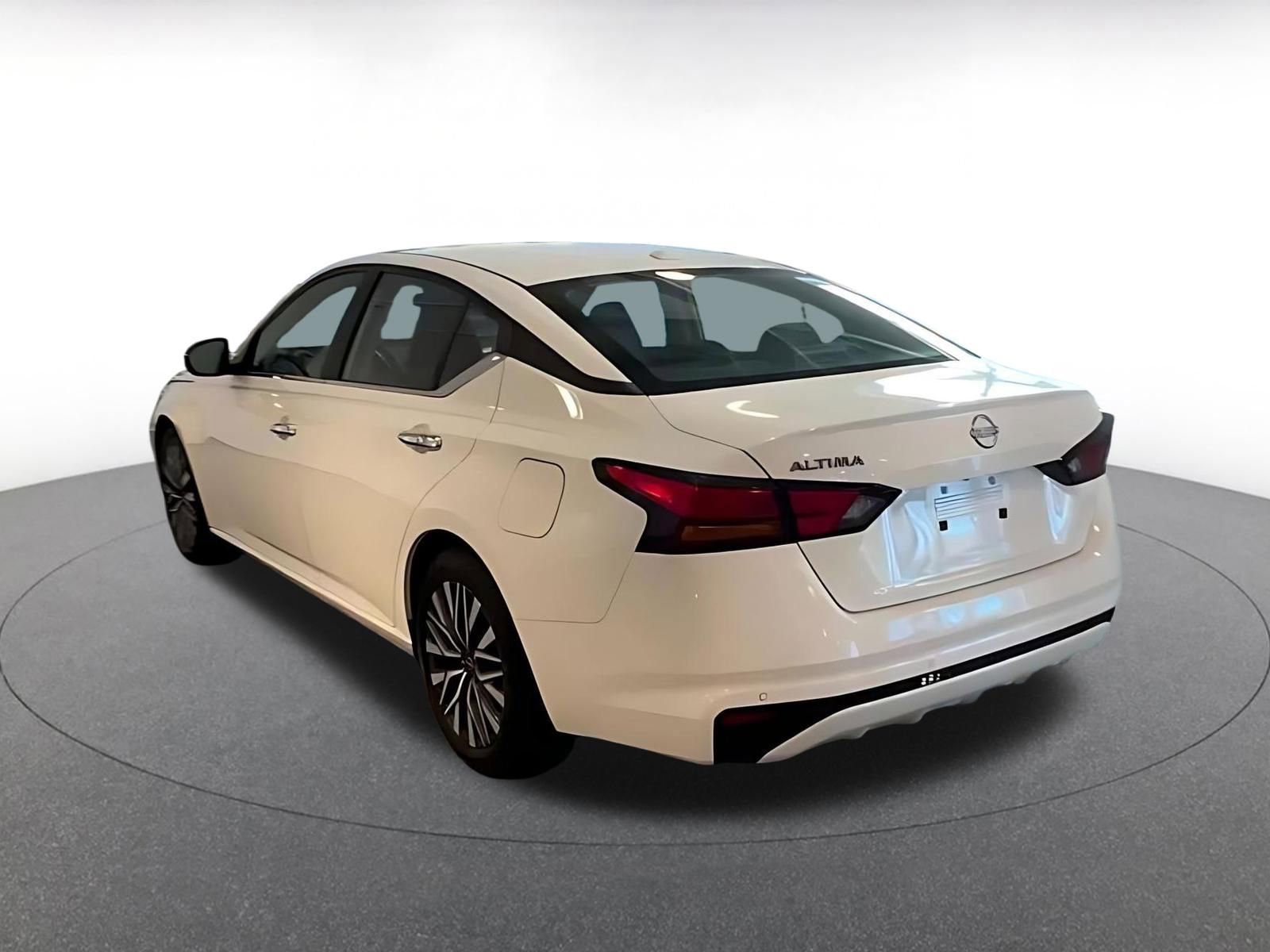 Used 2025 Nissan Altima 2.5 SV image 11