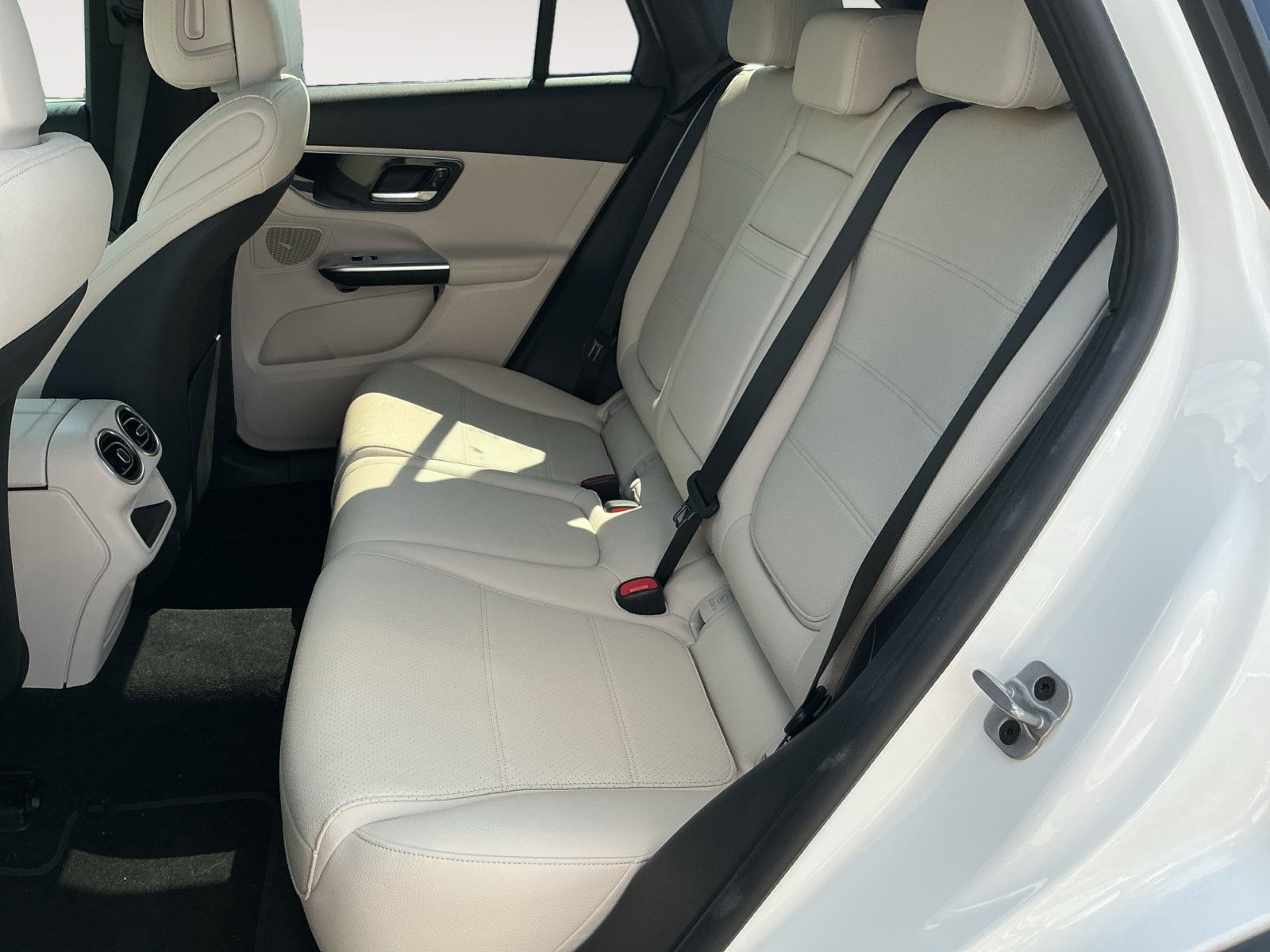 Used 2026 Mercedes-Benz GLC 300 4MATIC image 13