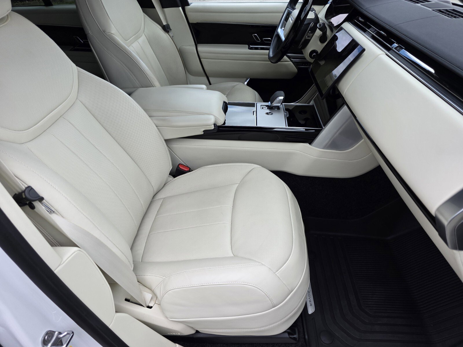 Certified 2024 Land Rover Range Rover SE AWD/4WD image 3