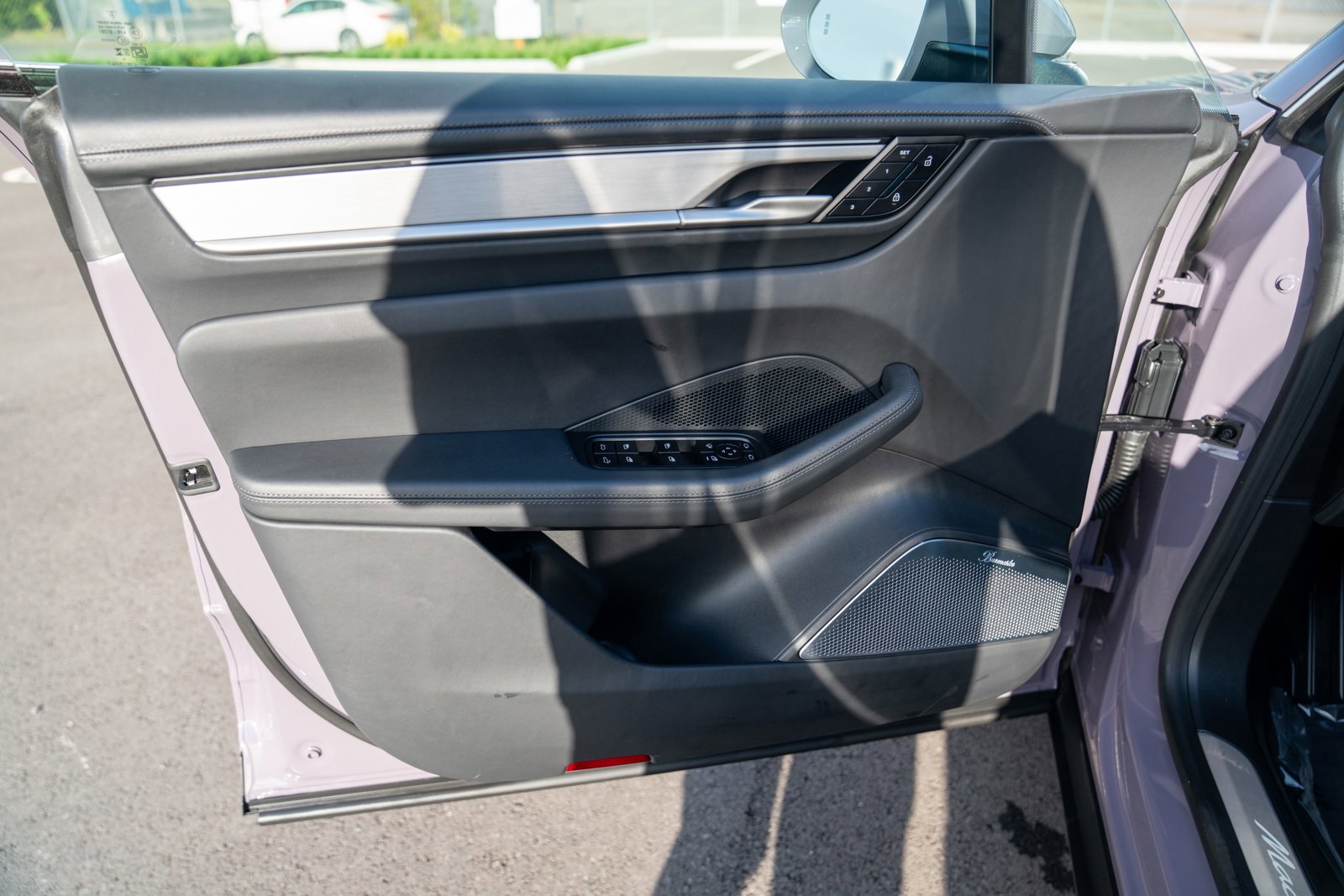 Certified 2025 Porsche Macan 4S Electric AWD/4WD image 10