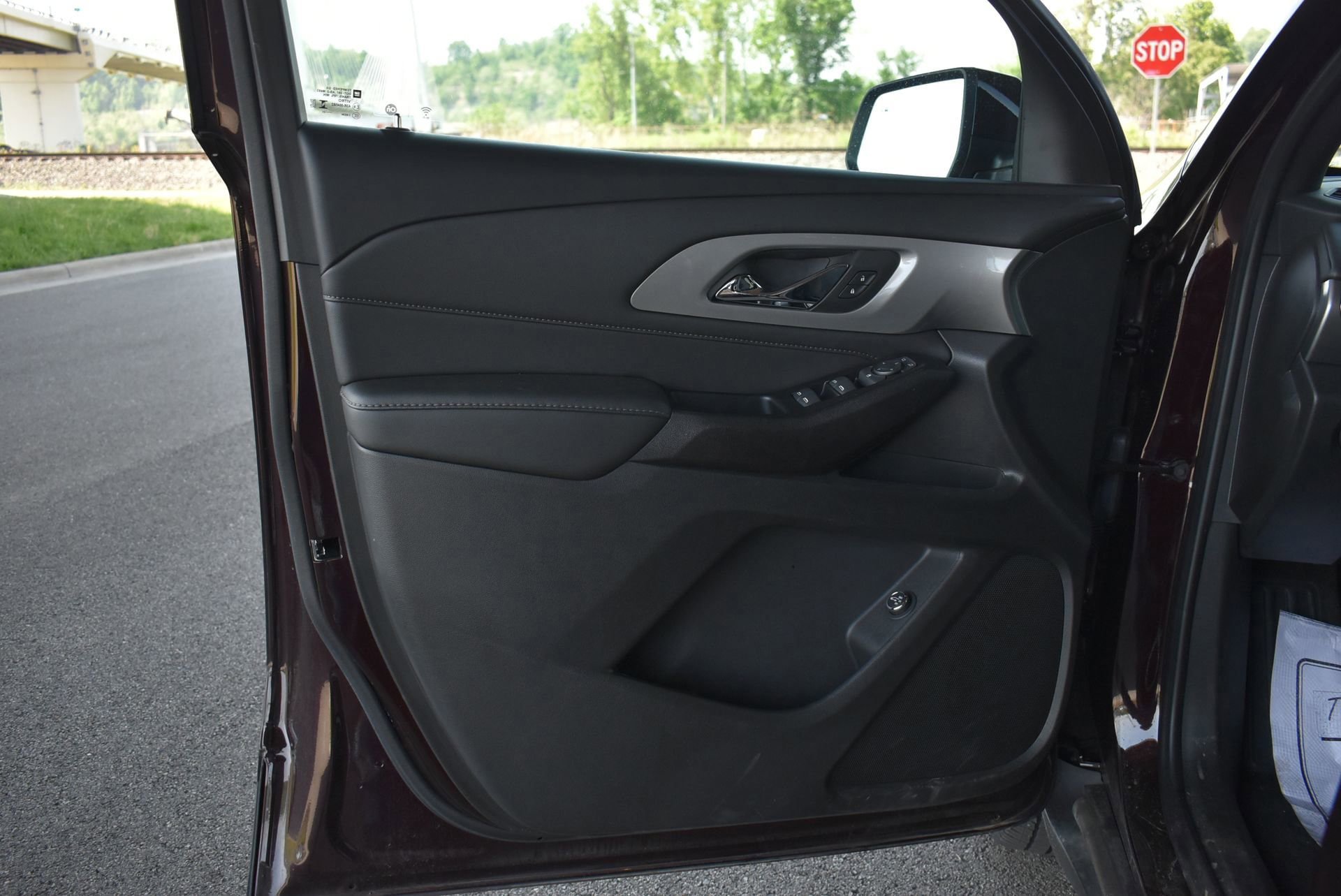Used 2023 Chevrolet Traverse LT FWD image 12