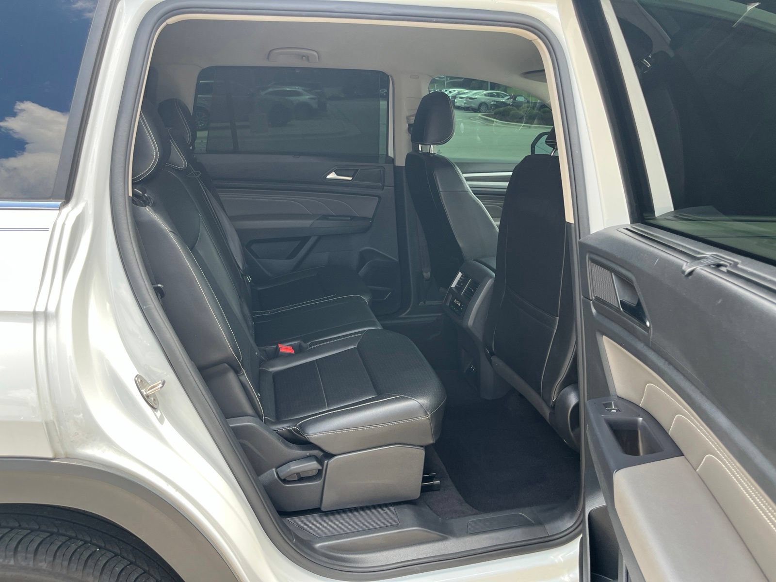 Used 2021 Volkswagen Atlas SE w/ Towing Package FWD image 36