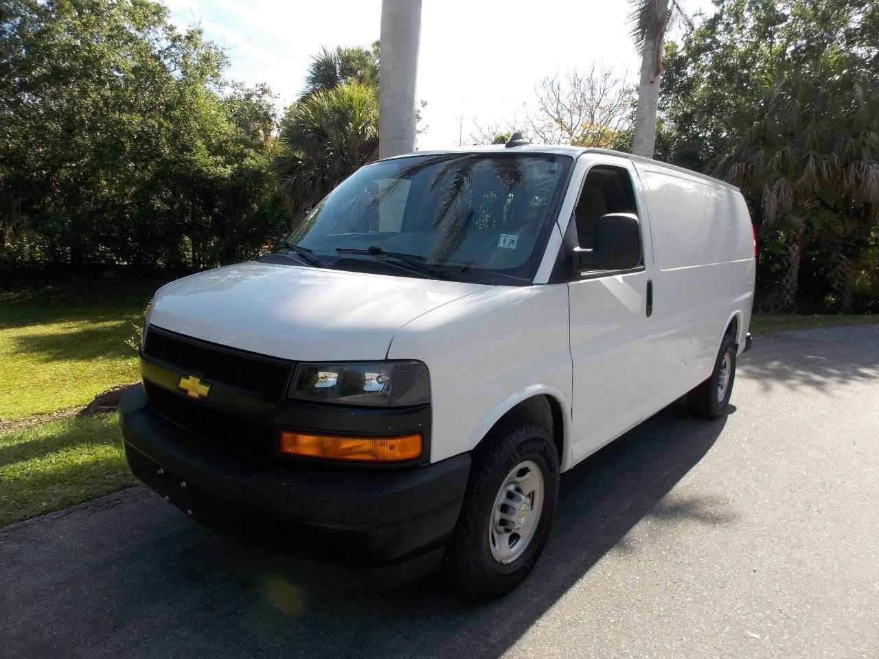 Used 2022 Chevrolet Express 2500 w/ Driver Convenience Package RWD image 2