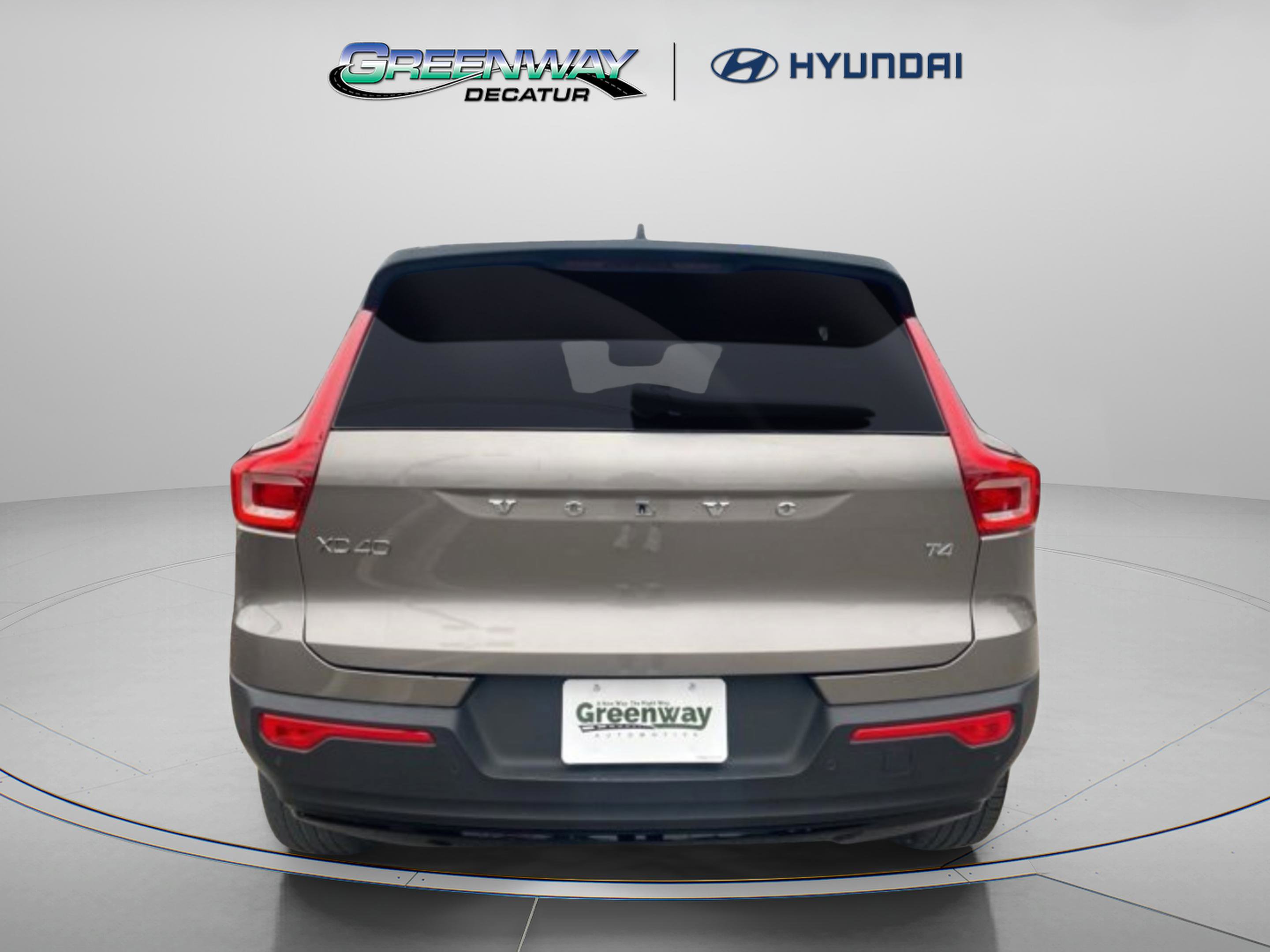 Used 2022 Volvo XC40 T4 R-Design w/ Climate Package image 7