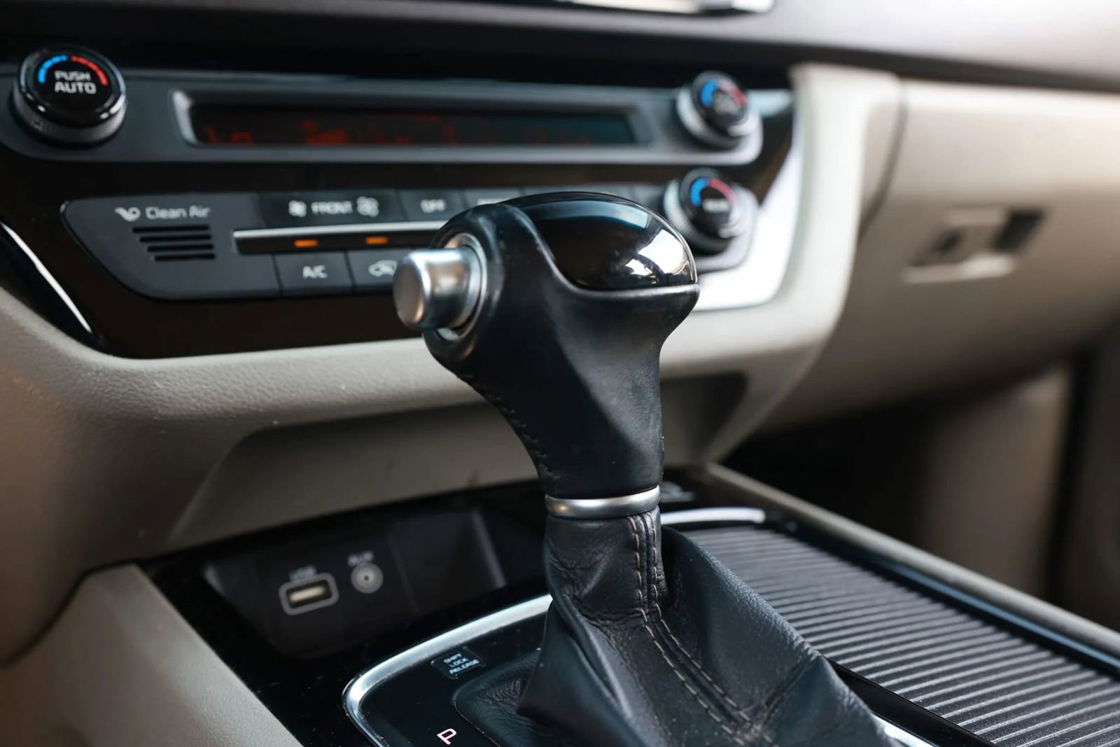 Used 2015 Kia Sedona EX image 43