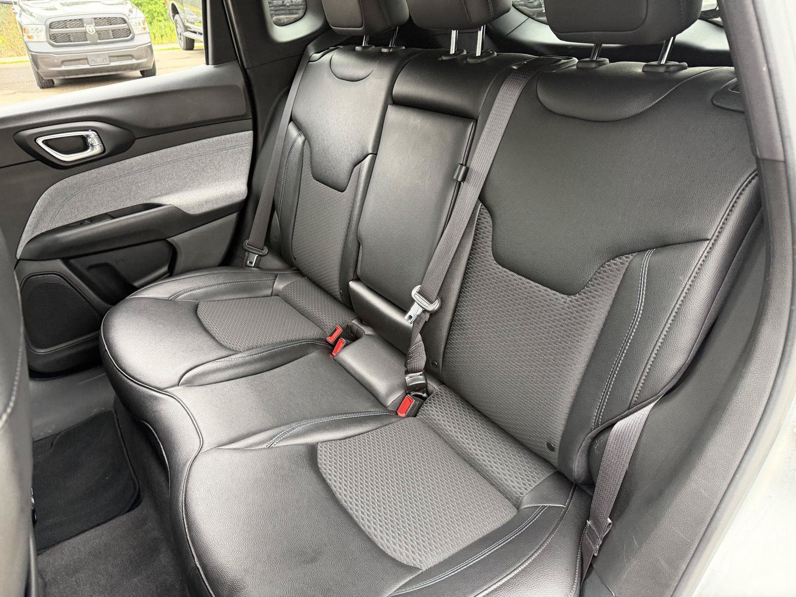 Certified 2024 Jeep Compass Latitude AWD/4WD image 17