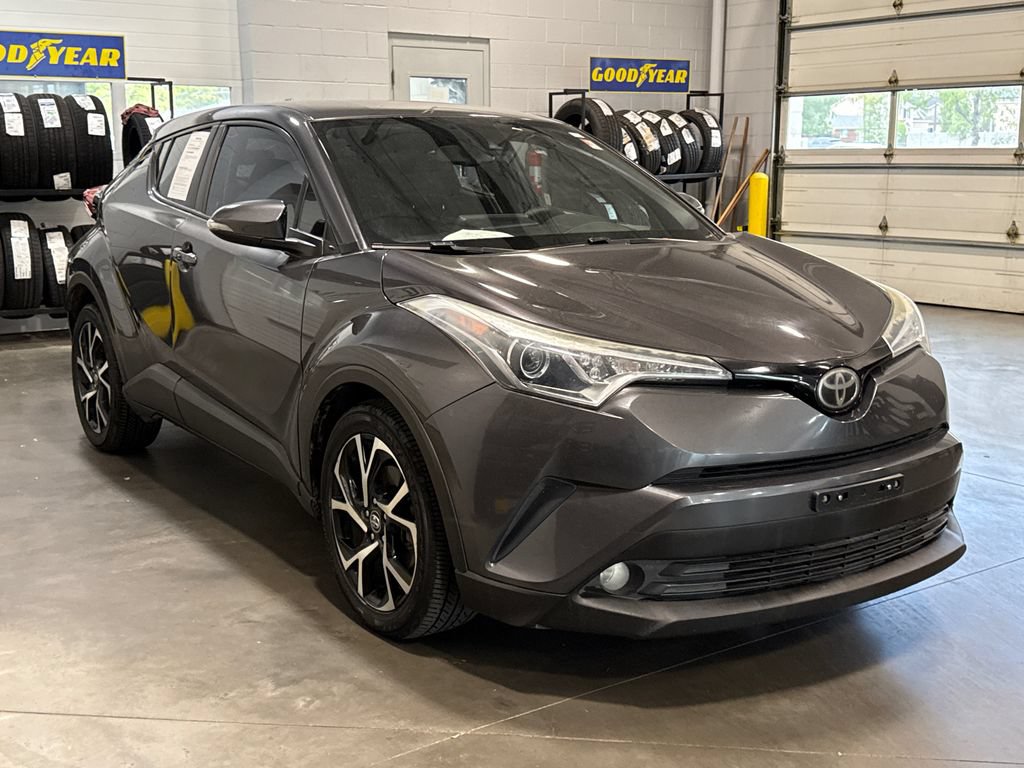 Used 2018 Toyota C-HR XLE FWD image 3