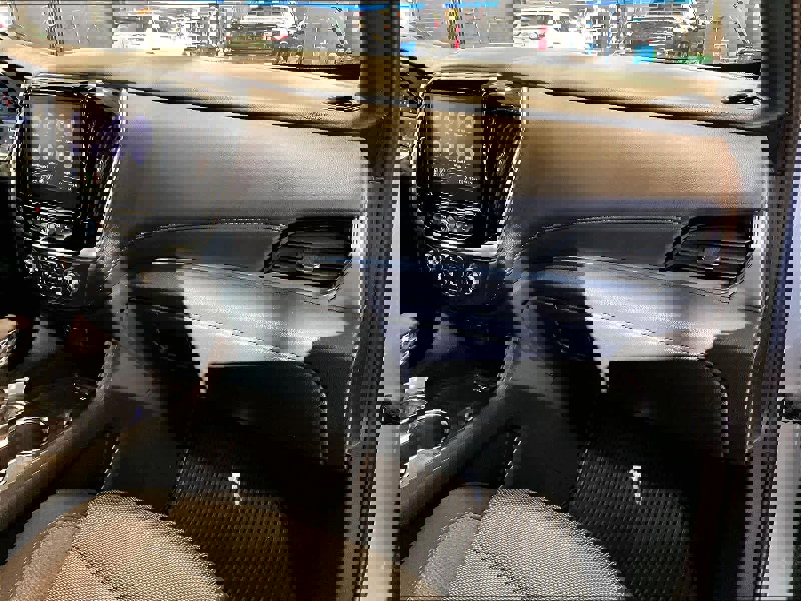 Used 2023 Chevrolet Traverse LT image 13