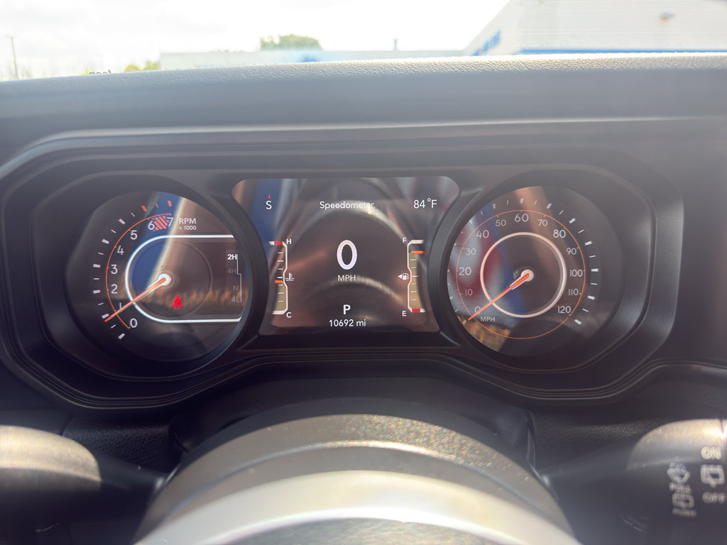 Used 2024 Jeep Wrangler Unlimited Sahara w/ Technology Group AWD/4WD image 16