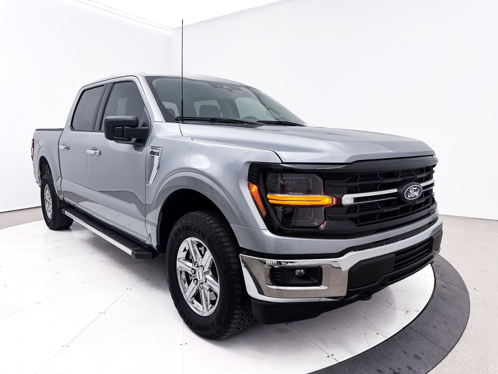 Used 2025 Ford F150 XLT w/ Equipment Group 301A Standard image 12