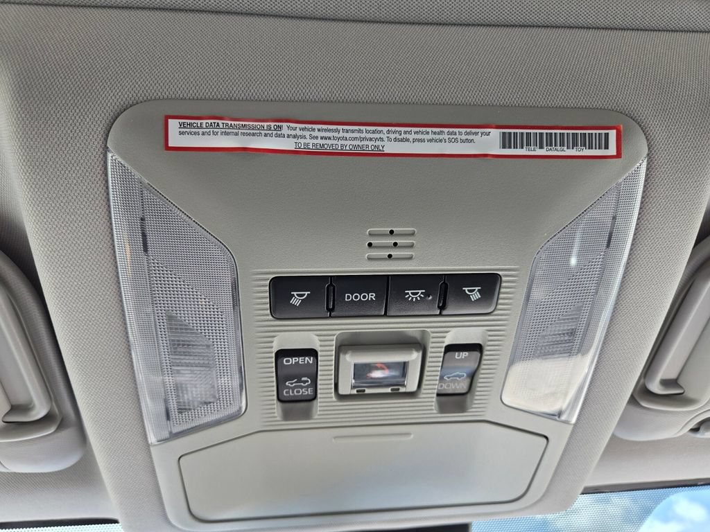 Used 2021 Toyota RAV4 XLE w/ Convenience Package FWD image 18